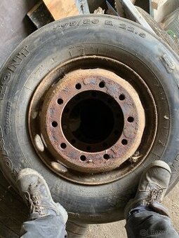 Kola a pneu Tatra 148