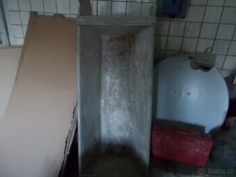 staré plechové necky