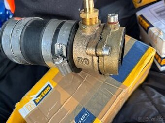 VETUS orig . 30 mm Průchodka a ložisko. NEPOUZITÉ