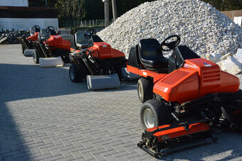 Vřetenová sekačka na fotbalové hřiště Jacobsen Triking 1900D