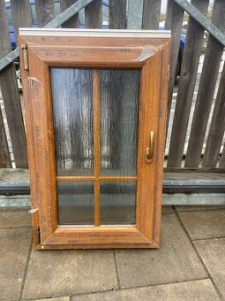 Okno s dekorem dřeva 60 × 97 cm – Pravé, demontované