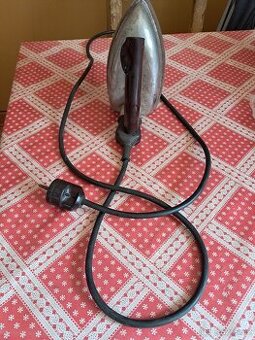 Retro funkční žehlička