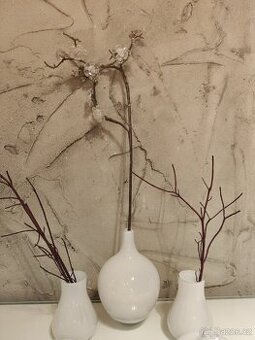 Konvolut 6 kusů váz mléčné bílé sklo