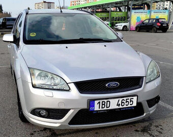 Velmi pěkný Ford Focus 1,6i, kombi, tažné