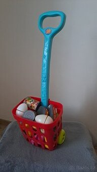 Dětský nákupní košík se zbožím