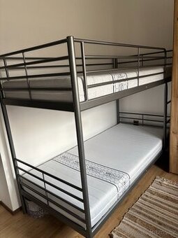 Kovová patrová postel