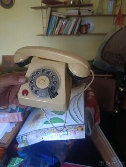 Retro hračka telefon