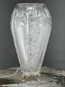 Broušená kříšťálová váza v montuře výška 41,5 cm