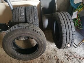 Zimní pneu na dodávku 215/70 R15C