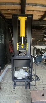 Kovací hydraulický lis
