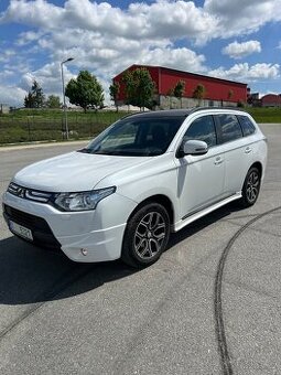 Mitsubishi Outlander, diesel 110kW, 7 míst, tažné, manuál