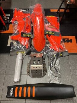 KTM exc ´17 – ´19 (sx ´16 - ´18)_Plasty, kryt motoru, Sedlo