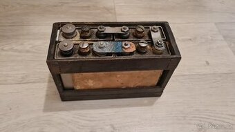 Historický akumulátor z roku 1954 - 1