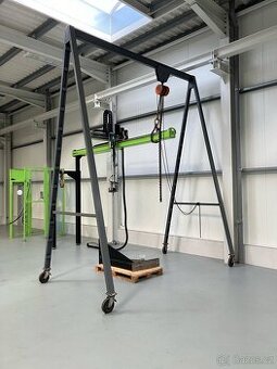Prodám mobilní jeřábovou konstrukci s kladkostrojem