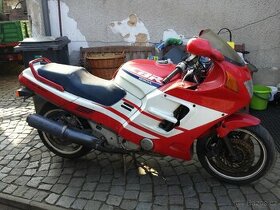 Honda cbr 1000f  sc24