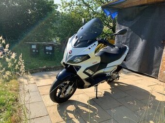 Aprilia SR MAX 300