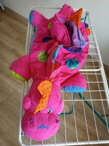 Interaktivní kůň a dinosaurus