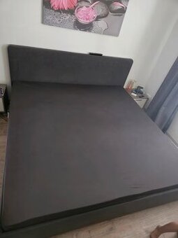 Prodám jen krátce použitou postel 200x200 jako nová