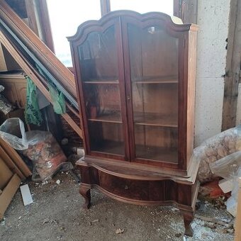 Starožitný nábytek