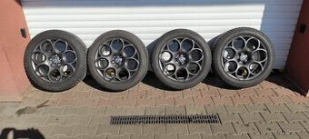 ALFA ROMEO GIULIA sada kol s pneu