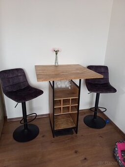 Barový stůl + dvě barové židle