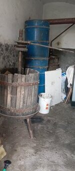 Press - lis na hrozny