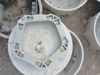 Prodám - daruji elektroinstalační material