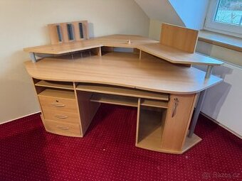 Psací stůl rohový