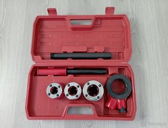 Instalatérská závitnice na řezání trubkových závitů