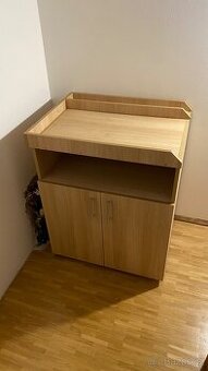 Přebalovací pult se skříňkou