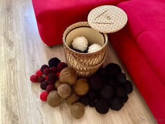 Košík + příze na pletení.