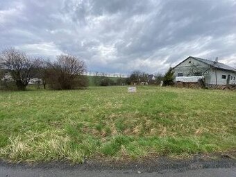 Pozemek 900 m² s domem