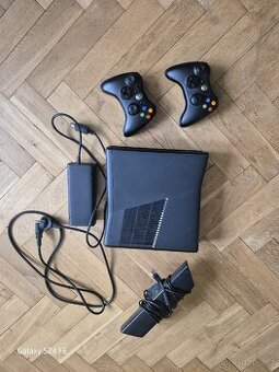 Xbox 360 + 2 ovladace