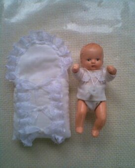 Retro kočárek s panenkou - 1