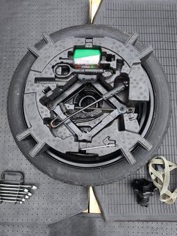 Dojezdové kolo Škoda - R18 s vybavením