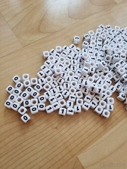 Korálky s čísly - kostička - mix - 397 ks