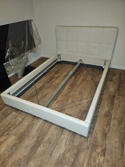 POSTEL S LAMELOVÝM ROŠTEM 140x200 cm