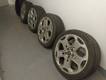 Letni pneu 235/40/18 s disky original Ford (108x5)