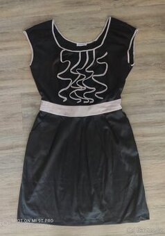 DÁMSKÉ ŠATY RESERVED ČERNÉ S FIŽÍ VELIKOST L