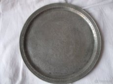 Starožitný talíř cín rytý cínový s vyobrazením Panny Marie - 1