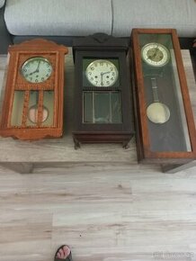 Stare nástěnné hodiny