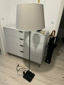 Stojici lampa