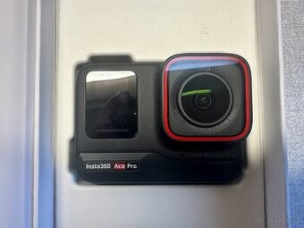 Kamera Insta360 Ace Pro s příslušenstvím