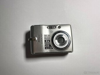 Retro fotoaparát Nikon Coolpix L10
