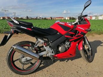HONDA CBR 125 R - připravená na sezonu + plná nádrž