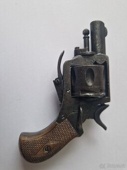 Historicky revolver ráže 320