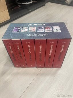 Prodám 2 boxy knih od Jo Nesbo - jako nové
