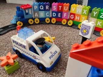 Lego Duplo vlak s abecedou + policejní stanice