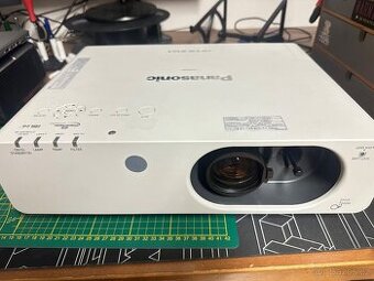 Projektor Panasonic - 1