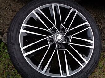 škoda Octavia IV originál nová 18 alu kola 5x112